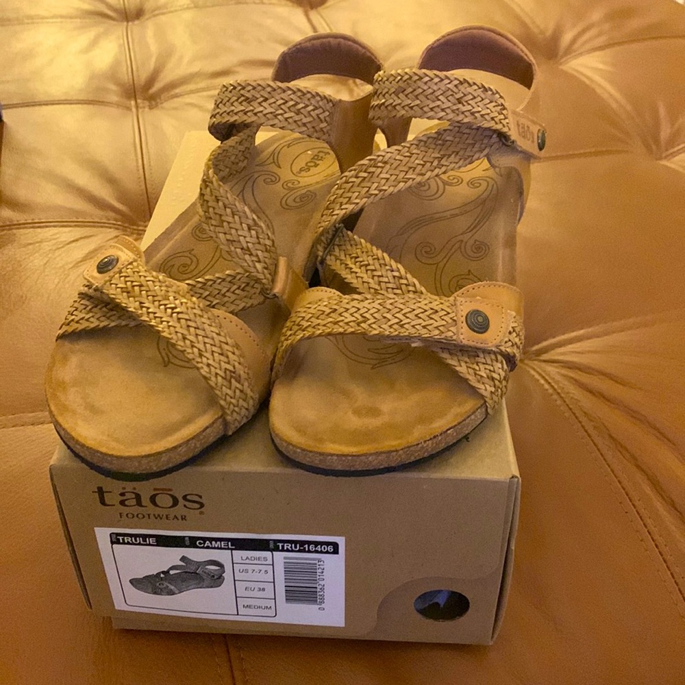 Barely worn, Taos Trulie - Camel Color